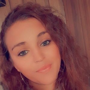 Meet your Posher, Kendra